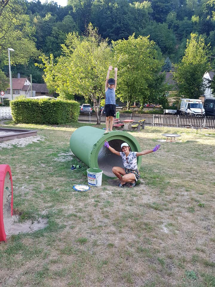 Initiative von Eltern und Kindern renoviert Spielplatz Turnstraße